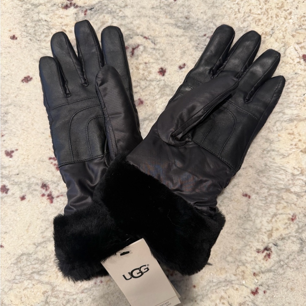 UGG Women's Elegant Black Fur-Trimmed Gloves